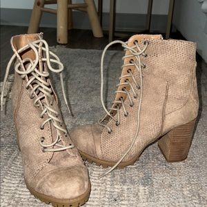 Comfortable tan boots